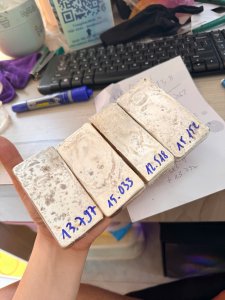 Bạc được nấu thành cục nguyên khối , và tiến hành đo quang phổ tuổi bạc